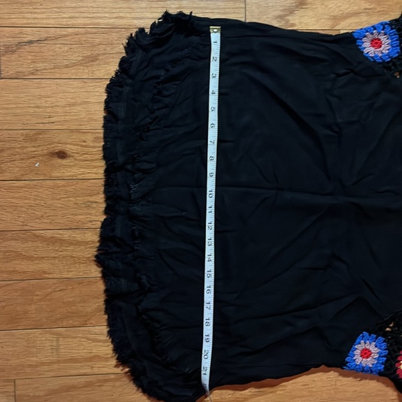 Umger black crochet sleeve shirt - Picture 7 of 7